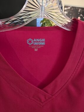 Women's V-Neck Short Sleeve Top in Fuchsia